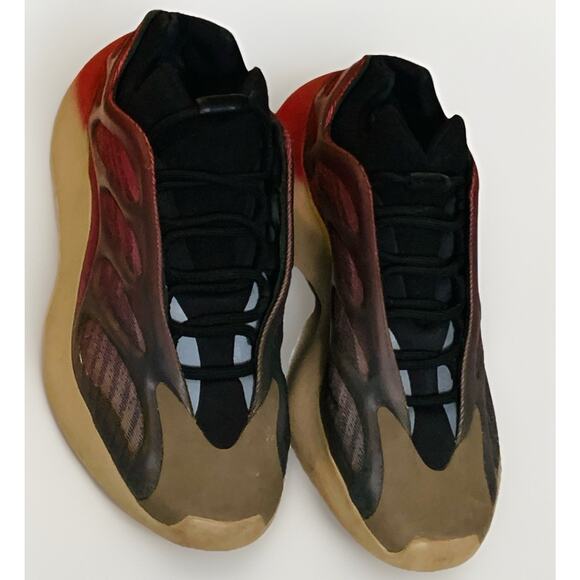 Adidas Yeezy 700 V3 Fade Carbon GW1814 Men’s Size 9.5M - Picture 2 of 7